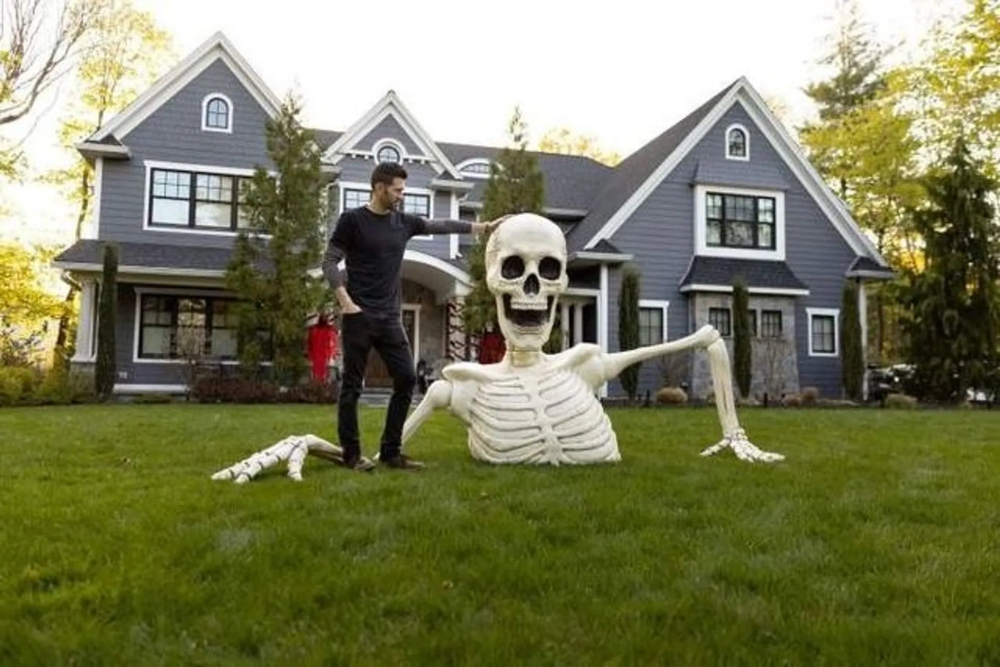 👻🎃Halloween Pre-sale 50% OFF🔥+FREESHIPPING🔥–Towering Skeleton with LED Eyes & Haunting Sounds 👻
